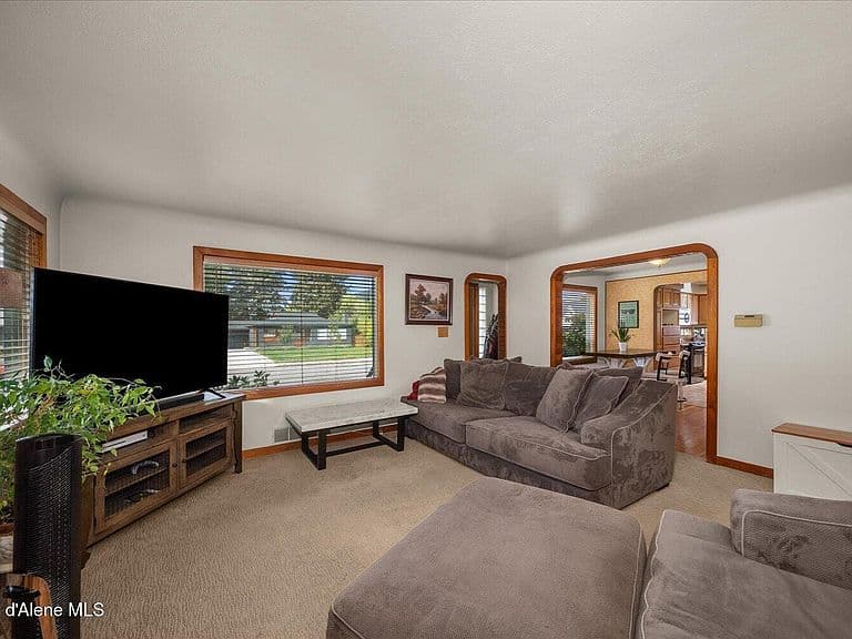 1216 E Montana Ave photo 5