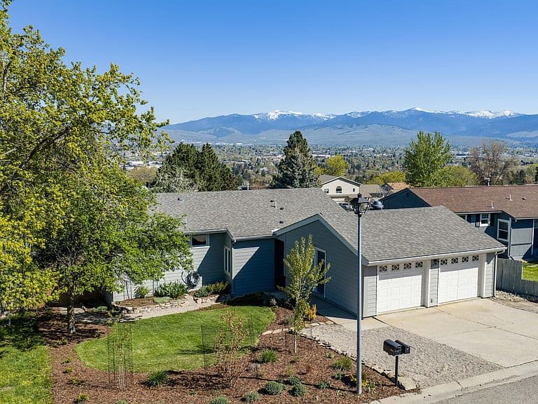2240 E Vista Dr photo 1