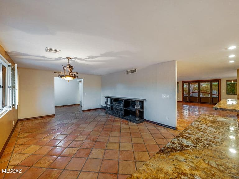 7221 E Sabino Vista Dr photo 5