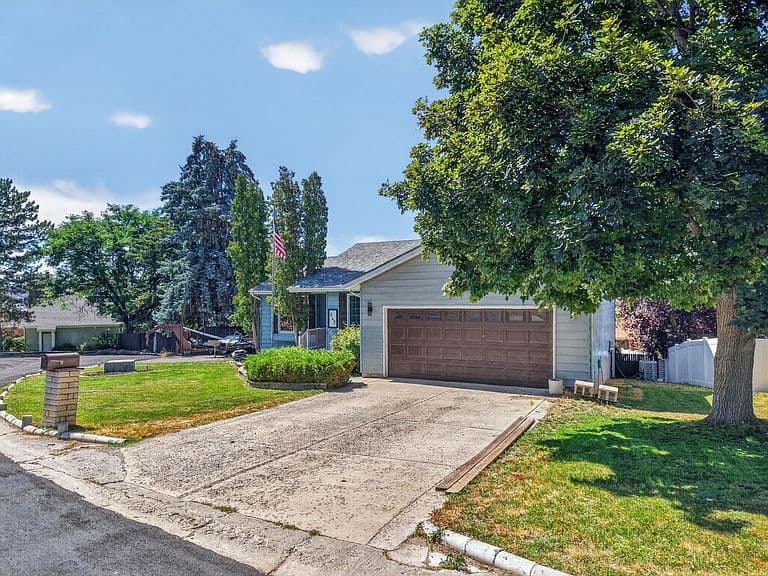 645 Bitterroot Dr photo 3