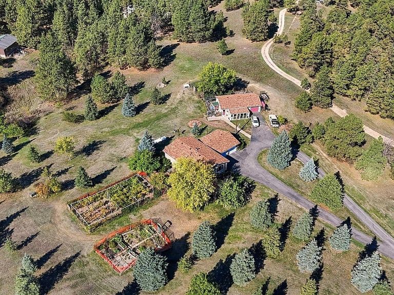 19059 Bonato Rd photo 2