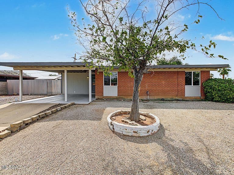 8126 E Baker Dr photo 1