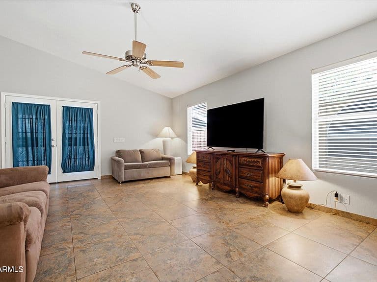 7942 W Paradise Drive photo 5