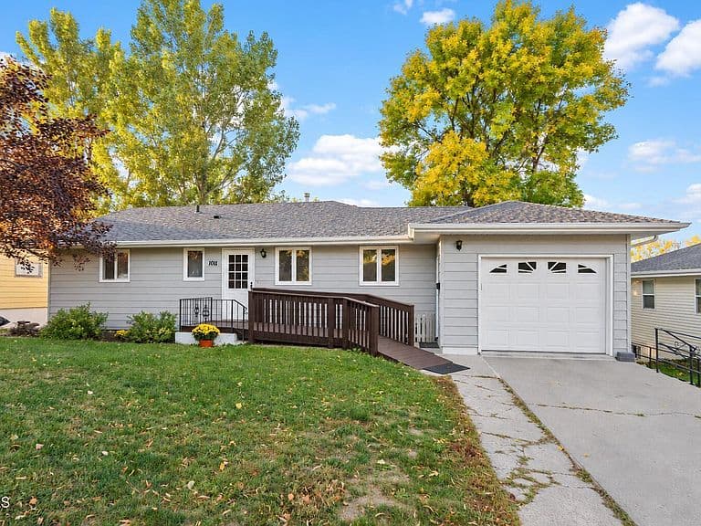 1011 W B Ave photo 3