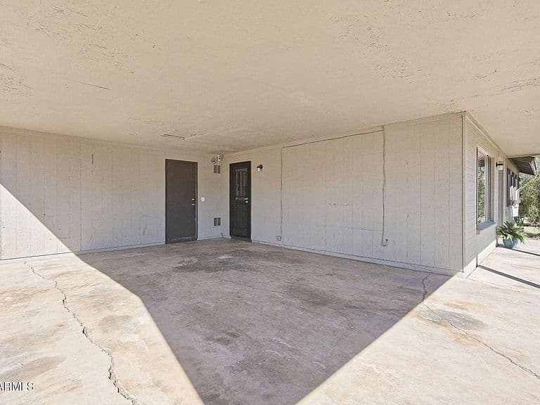 1348 W ROSEMONTE Drive photo 3