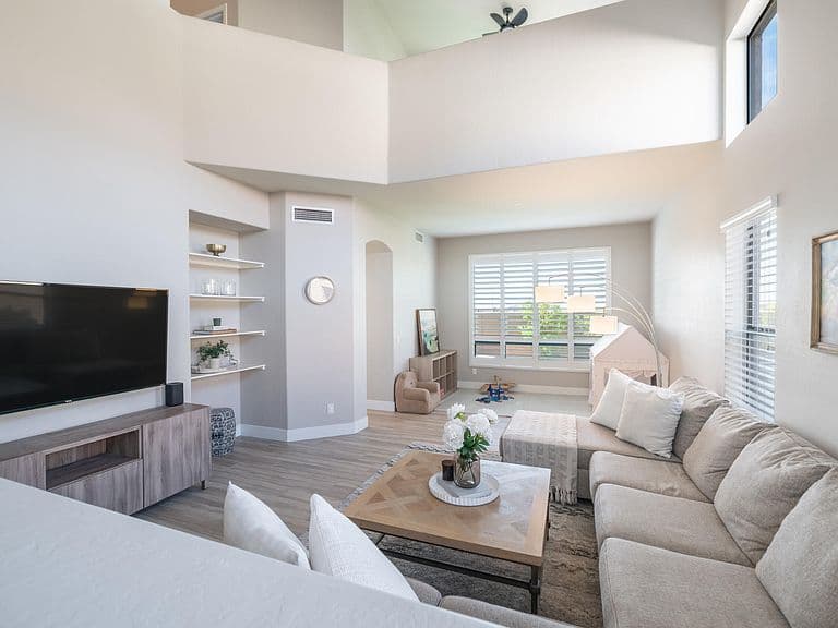 2754 N Augustine photo 5