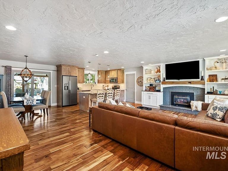11520 W Edna St photo 3