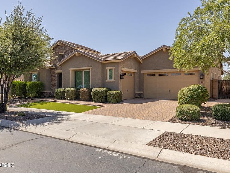 20105 E QUINTERO Road photo 1