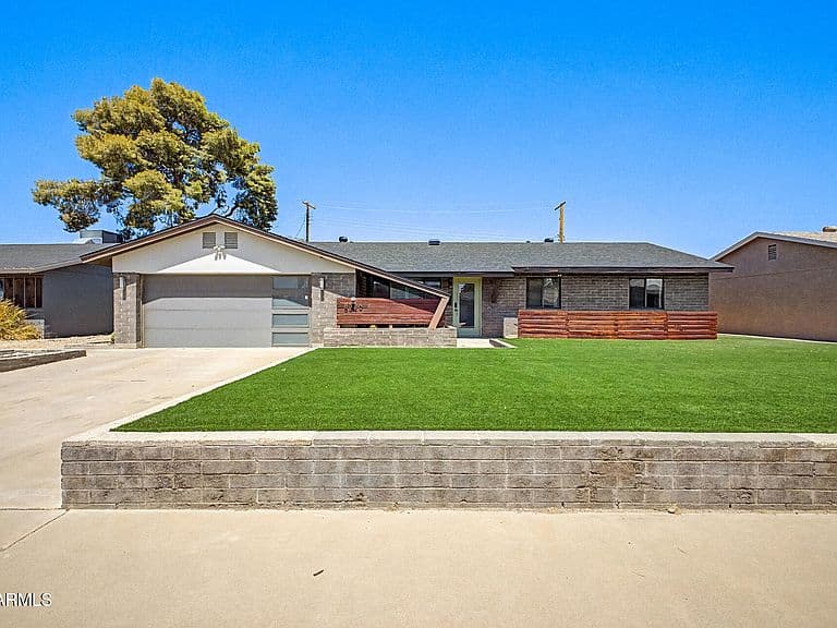 8326 E HUBBELL Street photo 2
