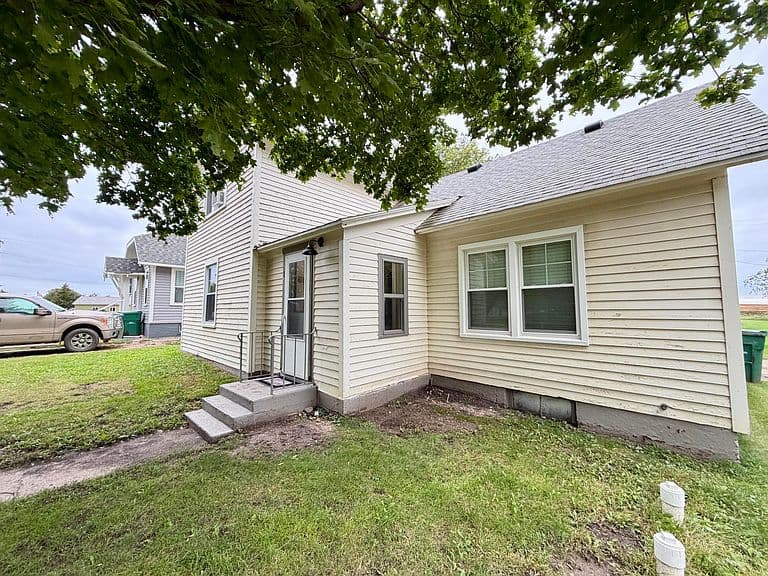 245 Laurel Ave SW photo 4
