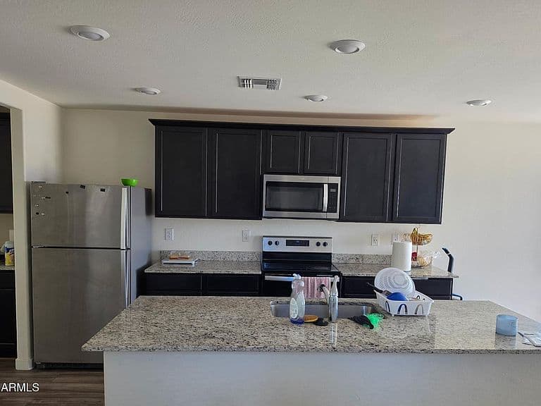 980 W 20TH Street photo 2