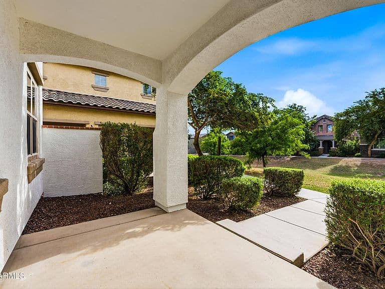 20883 W MAIDEN Lane photo 2