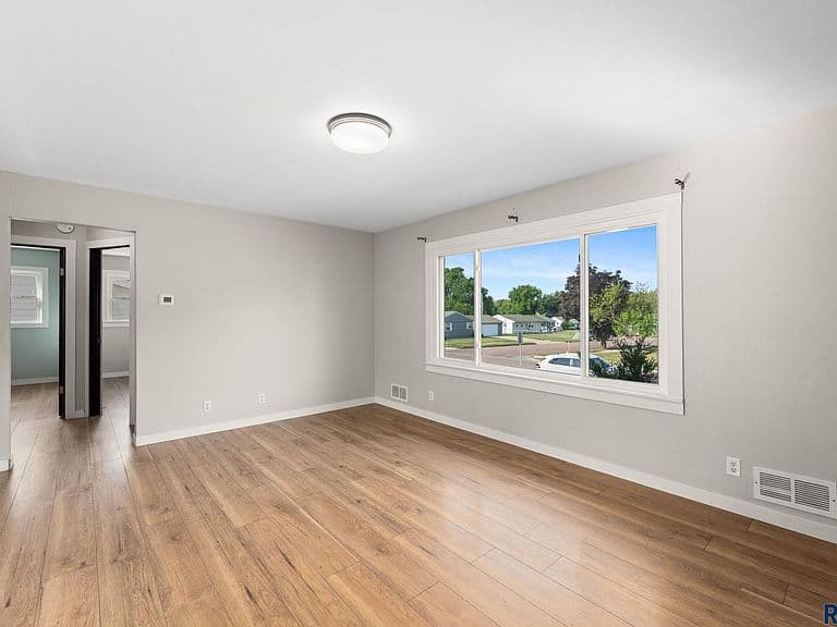 808 S Jessica Ave photo 4