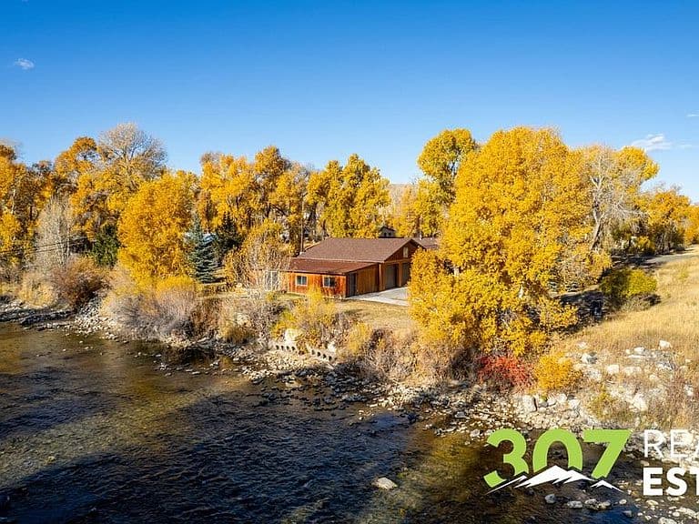 1010 River Grove Dr photo 3