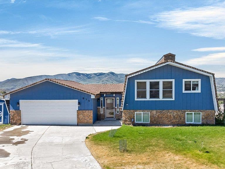 835 Edna Loop photo 1