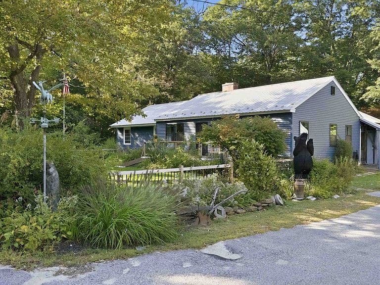 144 White Plains Road photo 1
