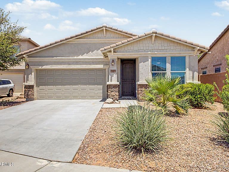 41592 W ELM Drive photo 2