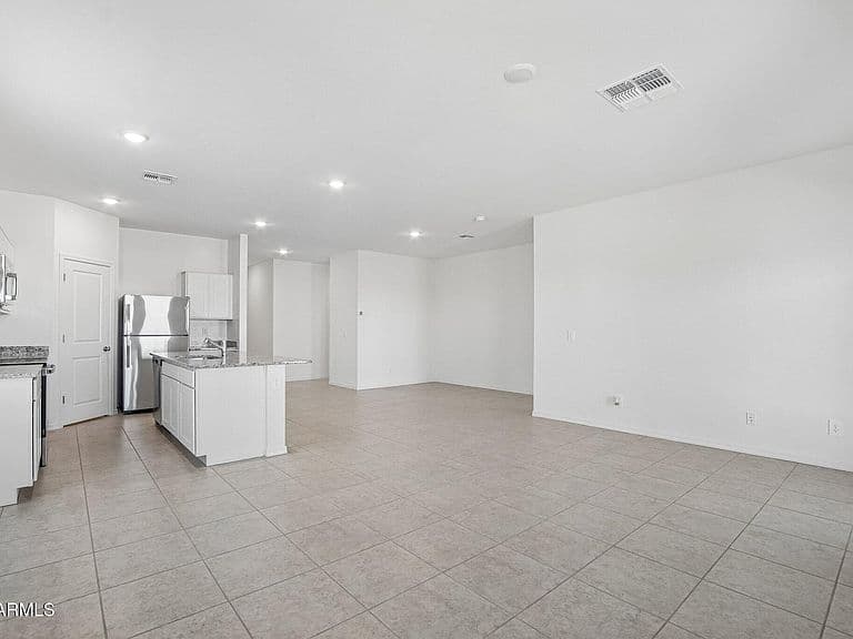 10214 W DEVONSHIRE Avenue photo 2