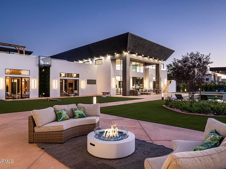 8402 E CACTUS WREN Road photo 3