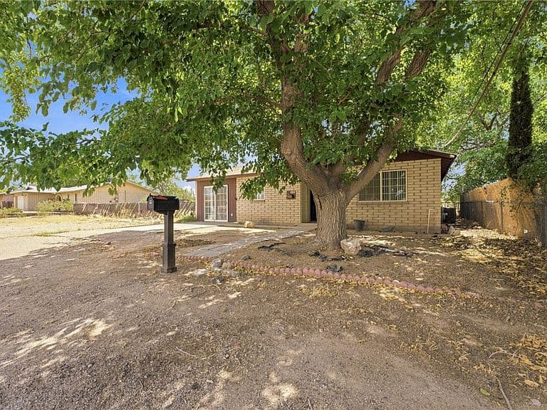 2812 Ross Avenue photo 3