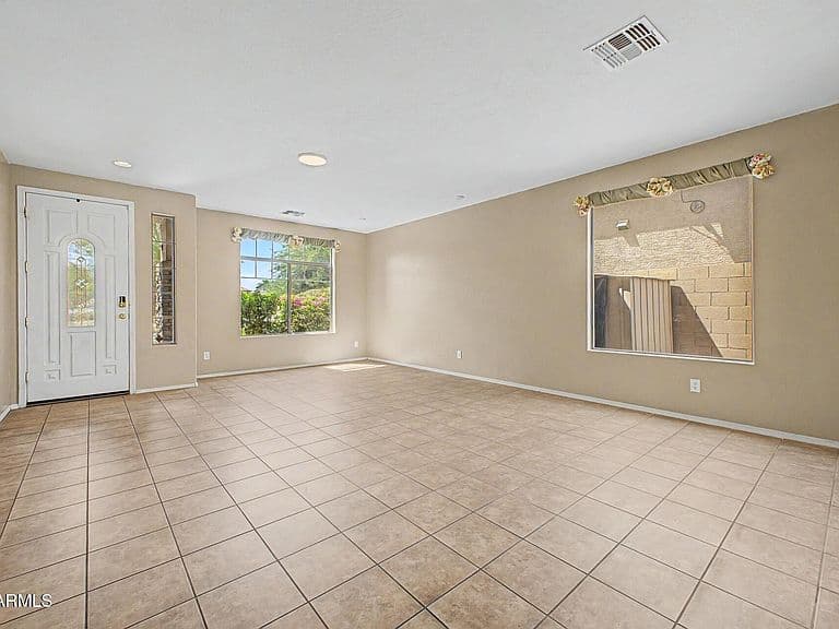 9807 S 43RD Lane photo 4