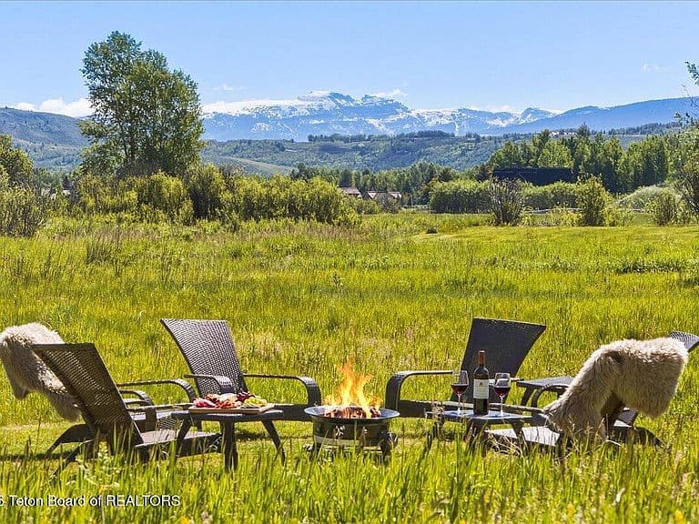 2450 N Fish Creek Rd photo 2