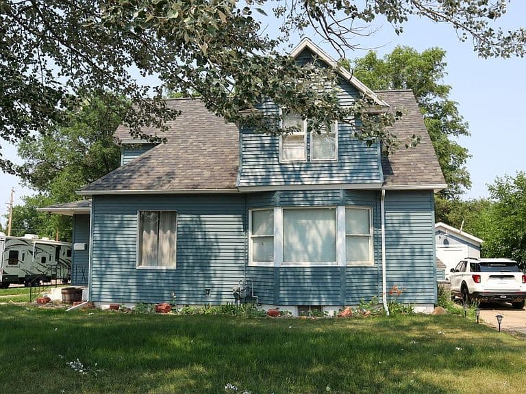 521 E Hughes St photo 2