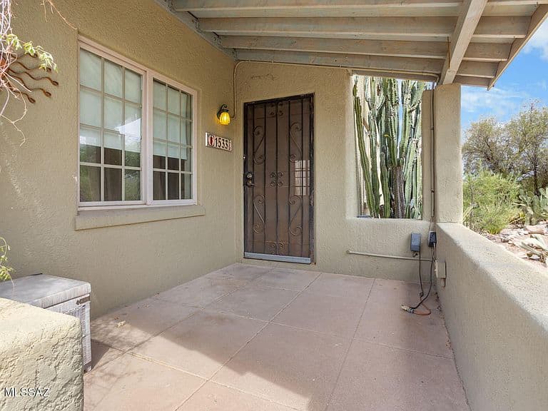 1533 E Spring St photo 3
