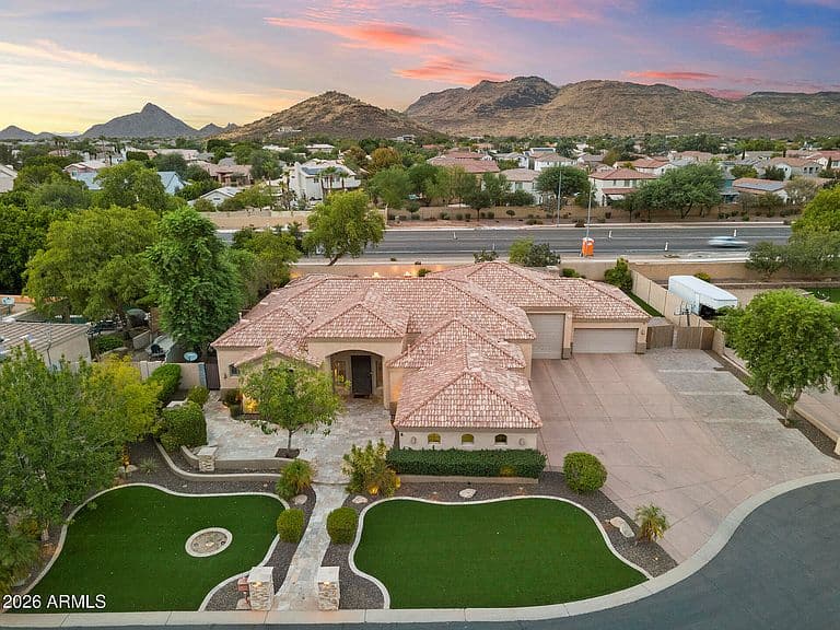 4744 W VILLA LINDA Drive photo 1