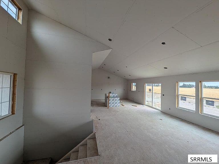 671 Glacier Ave photo 3