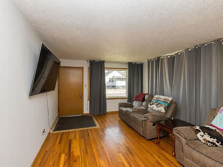 1302 Clark St photo 4