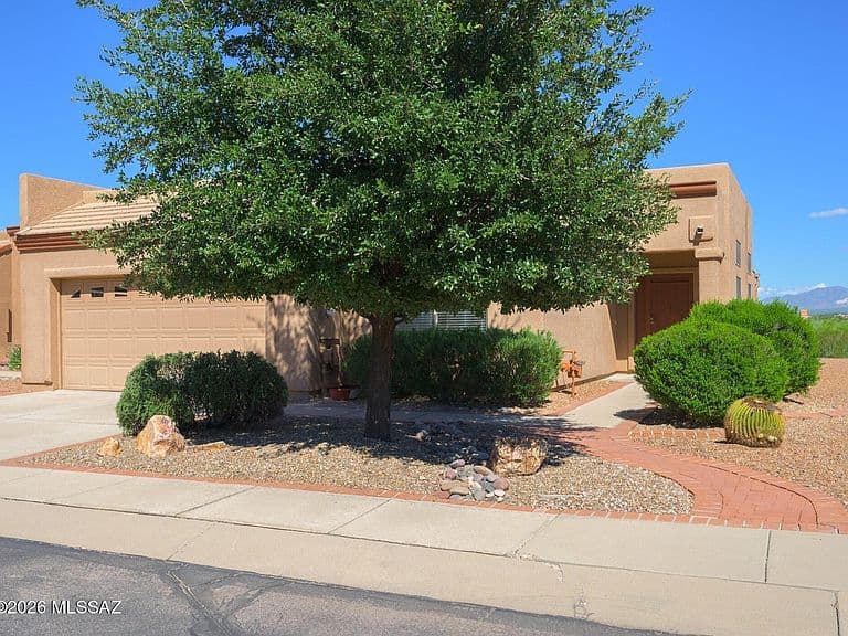 2287 S Cliff Dr photo 2
