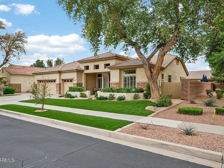 373 W Macaw Dr photo 1