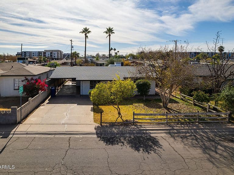 2089 E DON CARLOS Avenue photo 2