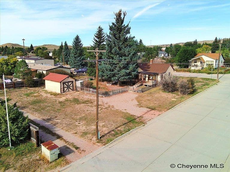 307 Bowie Ave photo 3