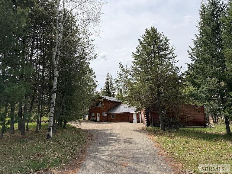 4450 Golden Eagle Dr photo 2
