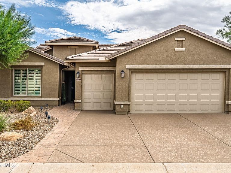 4895 W PICACHO Drive photo 2
