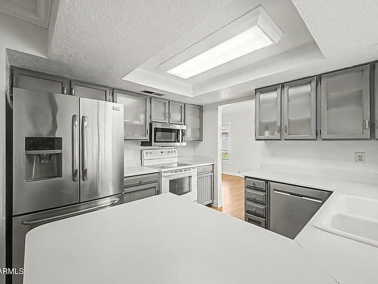 3136 W KINGS Avenue photo 4