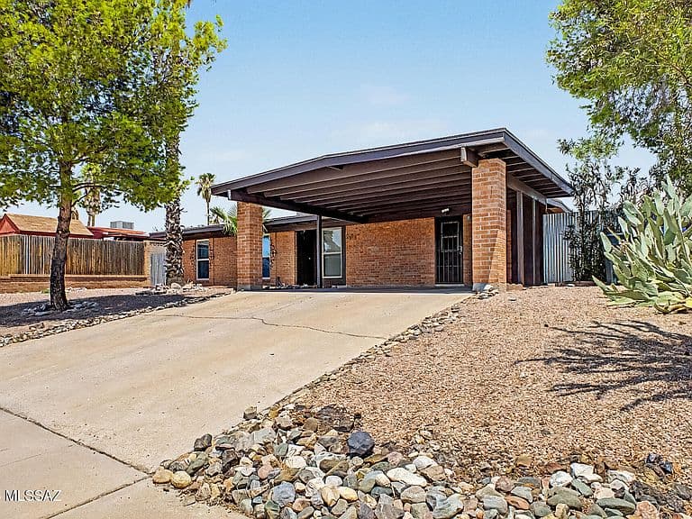 2131 S Deer Trail Cir photo 4