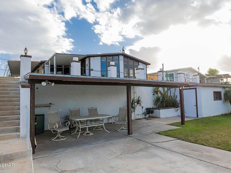 434 E Riverfront Dr photo 4