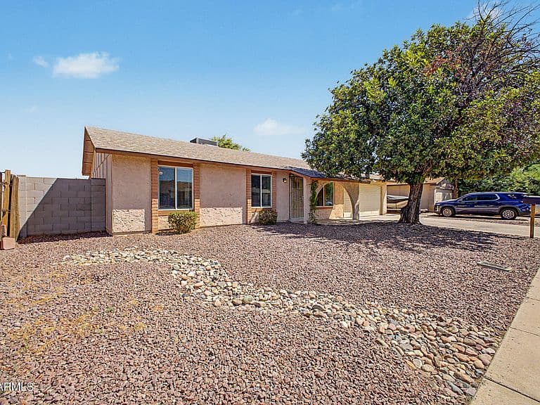 5210 W LUPINE Avenue photo 3