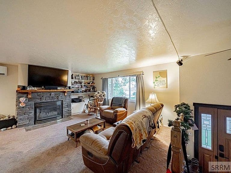 2848 Disney Dr photo 5