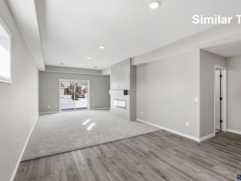 255 Thelma Ave photo 3