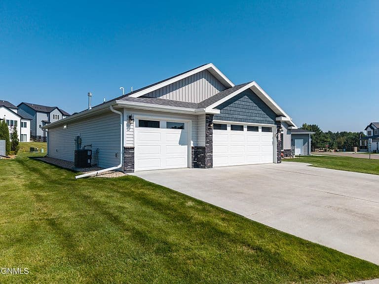 4813 Cornice Dr photo 3