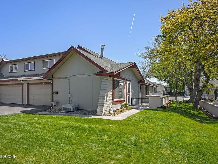 1637 York Way photo 3