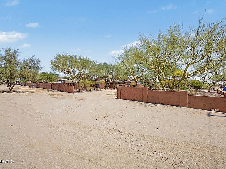 19340 W Lewis Avenue photo 4