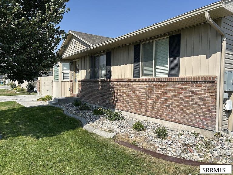 352 N Kimberly Dr photo 2