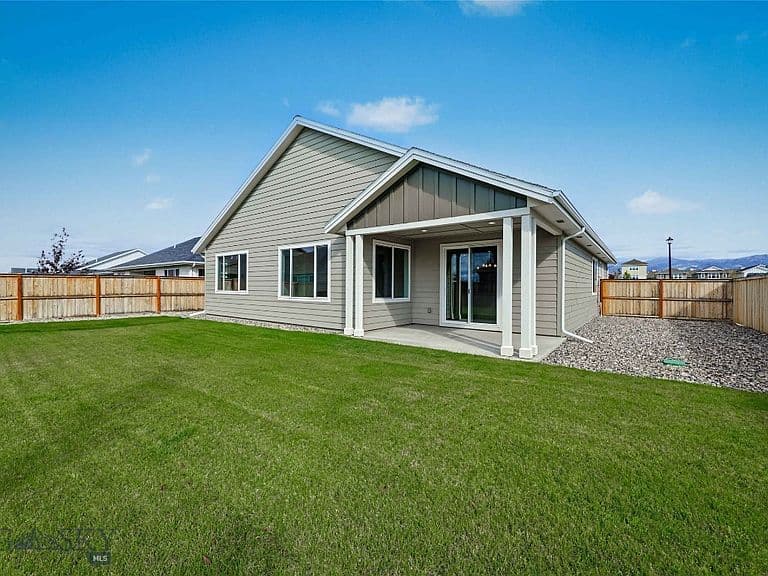 1510 Cyril Way photo 3