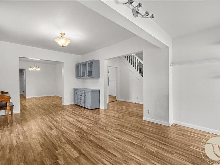 412 N Crawford Ave photo 3