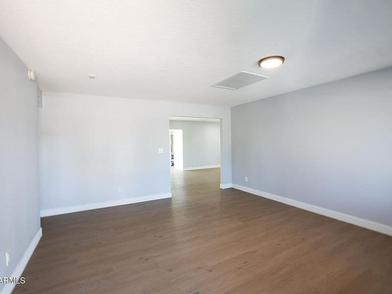 623 E LA JOLLA Drive photo 3